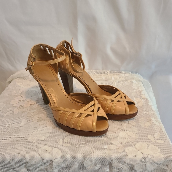 Very loved Gianni Bini Neutral high heel - Picture 5 of 7